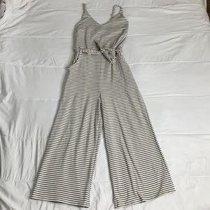 Adorable striped jumper with pockets! New